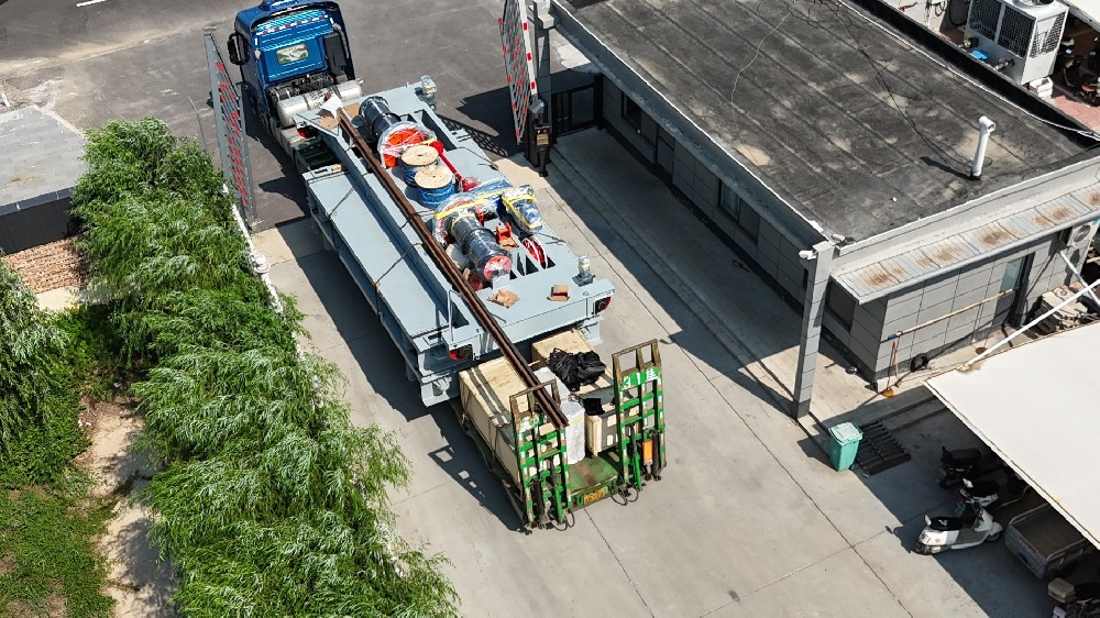 桂林市思安江水庫臺車式啟閉機(jī)發(fā)貨現(xiàn)場